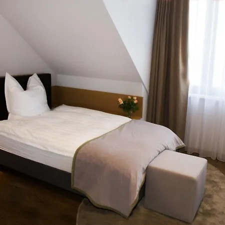 Отель Am Markt Випперфюрт